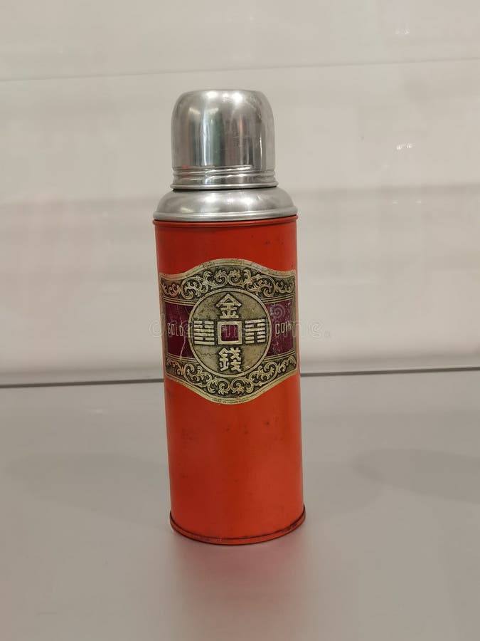 https://thumbs.dreamstime.com/b/made-hong-kong-m-museum-old-fashion-hk-lifestyle-product-design-antique-freezinhot-bottle-company-retro-gold-coin-vaccum-flask-262516850.jpg