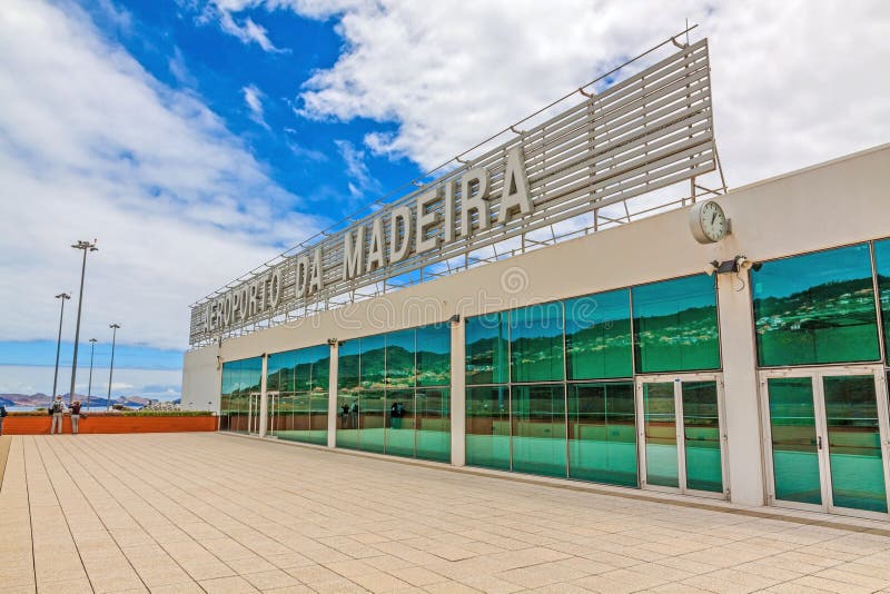 Madeira-Flughafen mit Beschriftung, Außenansicht stockbilder Madeira-Flughafen mit Beschriftung, Außenansicht stockbilder