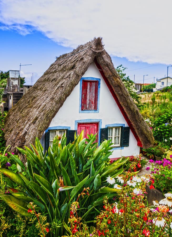 Madeira Portugal - Dorf, ländliches Haus im Sommer, Santana stockbild Madeira Portugal - Dorf, ländliches Haus im Sommer, Santana stockbild