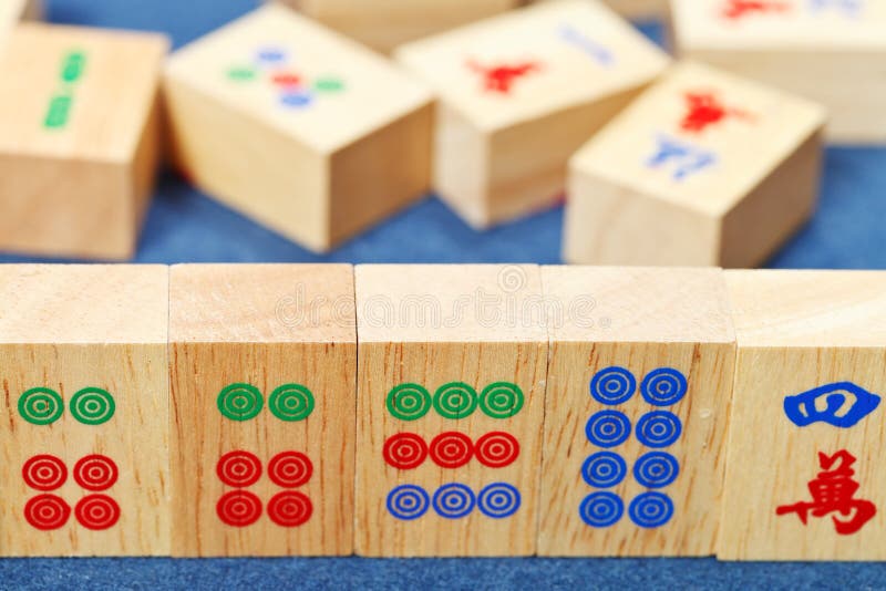 Jogo No Jogo De Mesa Do Mahjong Foto de Stock - Imagem de verde, mesa:  144770258