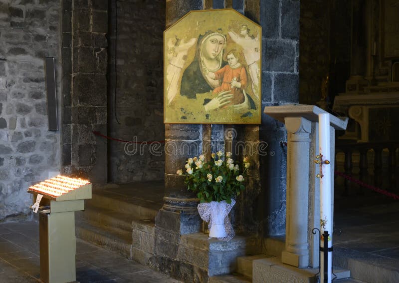 Madonna e pintura infantil, Igreja de Santa Margherita d'Antiochia em Vernazza, Ligúria, Itália fotografia de stock Madonna e pintura infantil, Igreja de Santa Margherita d'Antiochia em Vernazza, Ligúria, Itália fotografia de stock