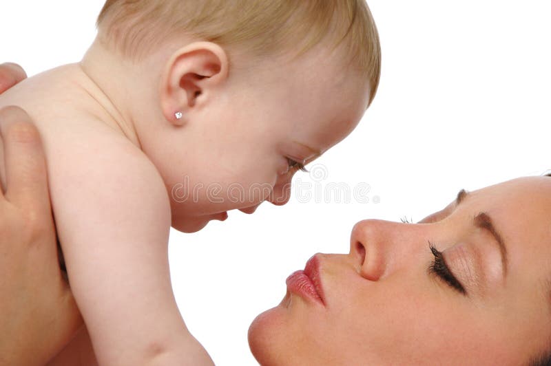Madre che bacia la sua figlia