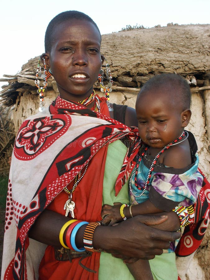 Madre di Maasai con il bambino fotografie stock Madre di Maasai con il bambino fotografie stock