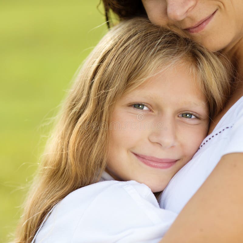 Madre e figlia fotografie stock libere da diritti Madre e figlia fotografie stock libere da diritti