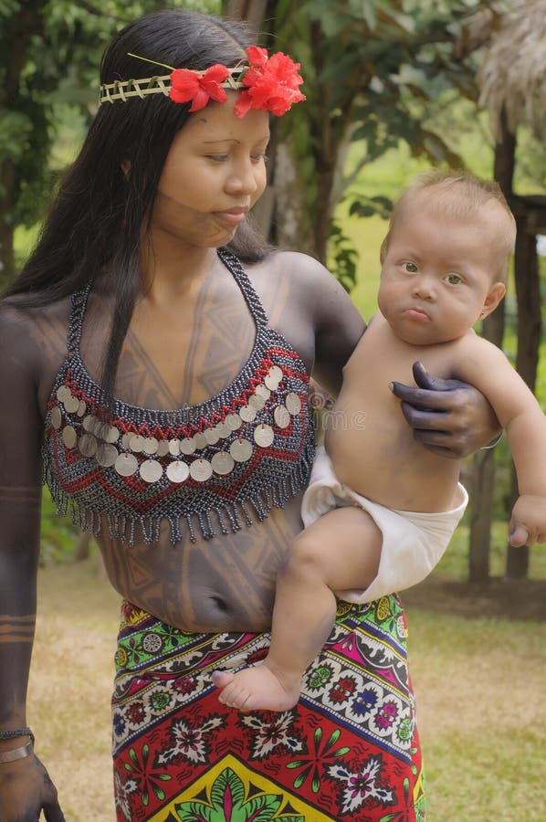 Madre y niño, Panamá de Embera fotografía de archivo Madre y niño, Panamá de Embera fotografía de archivo