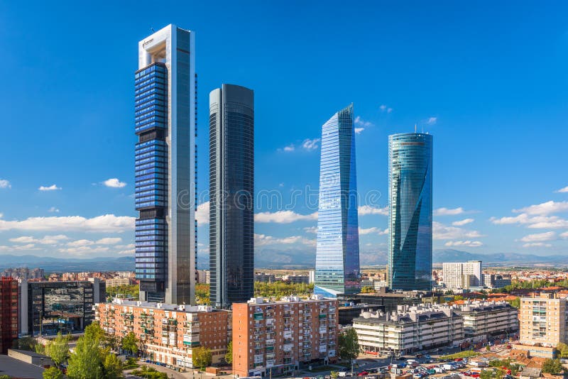 Madri, skyline financeira do distrito da Espanha