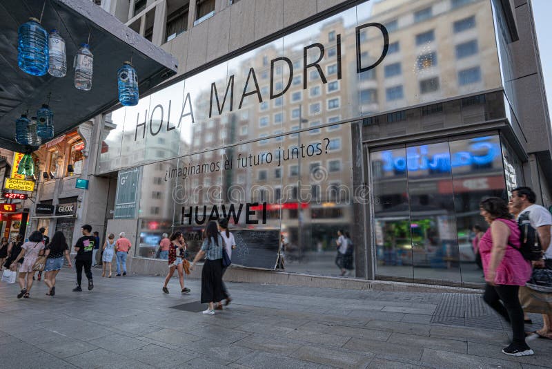 Madrid, Espa?a En Junio De 2019: Tienda Principal De En Gran Vía de archivo editorial Imagen de teléfono, ordenador: 151098704