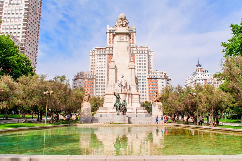 MADRID ESPAÑA - 23 DE JUNIO DE 2015: Cuadrado de España foto de archivo libre de regalías MADRID ESPAÑA - 23 DE JUNIO DE 2015: Cuadrado de España foto de archivo libre de regalías