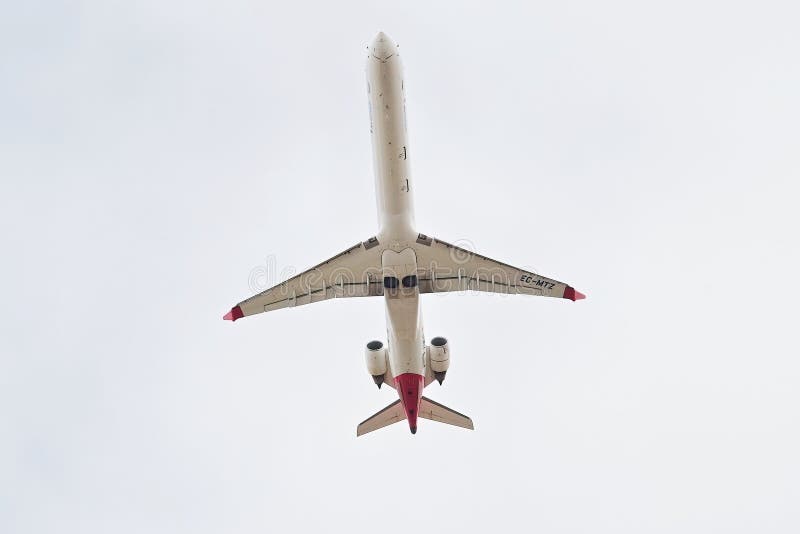 09/25/2021; Madrid Spain; Avion de Iberia EC-MTZ leaving the T-4 terminal in Barajas. 09/25/2021; Madrid Spain; Avion de Iberia EC-MTZ leaving the T-4 terminal in Barajas.