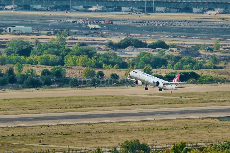 09/25/2021; Madrid, Spain; Turkish Airlines plane, Airbus A350 leaving the T-4 terminal in Barajas. 09/25/2021; Madrid, Spain; Turkish Airlines plane, Airbus A350 leaving the T-4 terminal in Barajas.