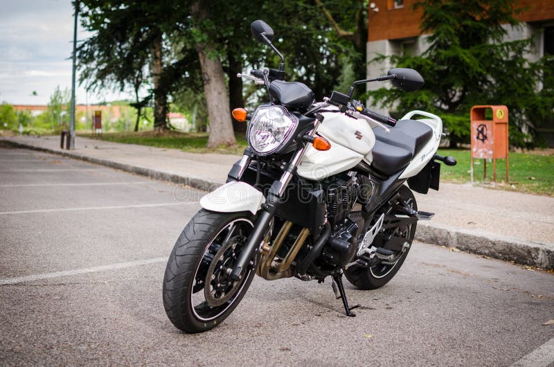 Red Suzuki Intruder 800 Motorcycle on a Sunny Day. Rigt View Editorial  Stock Photo - Image of suzuki, road: 155476893