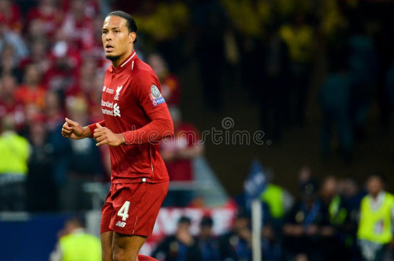 Madrid, Spanje - 01 MEI 2019: Virgil van Dijk tijdens de UEFA Champions League 2019 definitieve gelijke tussen FC Liverpool versu stock foto Madrid, Spanje - 01 MEI 2019: Virgil van Dijk tijdens de UEFA Champions League 2019 definitieve gelijke tussen FC Liverpool versu stock foto