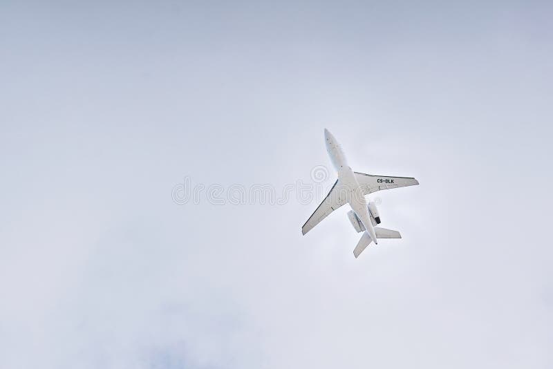 09/25/2021; MadridSpain; NetJets Europe 9VR aircraft CS-DLKNJE9VR leaving the T-4 terminal in Barajas. 09/25/2021; MadridSpain; NetJets Europe 9VR aircraft CS-DLKNJE9VR leaving the T-4 terminal in Barajas.