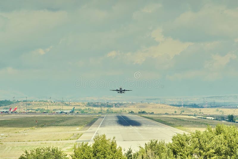 09/25/2021; Madrid Spain; Boeing 777, United Airlines, leaving the T-4 terminal in Barajas. 09/25/2021; Madrid Spain; Boeing 777, United Airlines, leaving the T-4 terminal in Barajas.