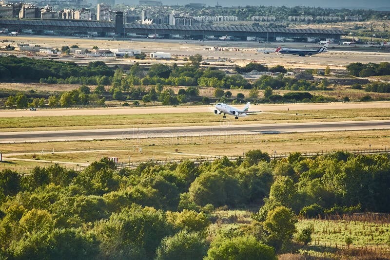 09/25/2021; Madrid, Spain; Bulgaria air plane, Airbus 319 leaving the T-4 terminal in Barajas. 09/25/2021; Madrid, Spain; Bulgaria air plane, Airbus 319 leaving the T-4 terminal in Barajas.