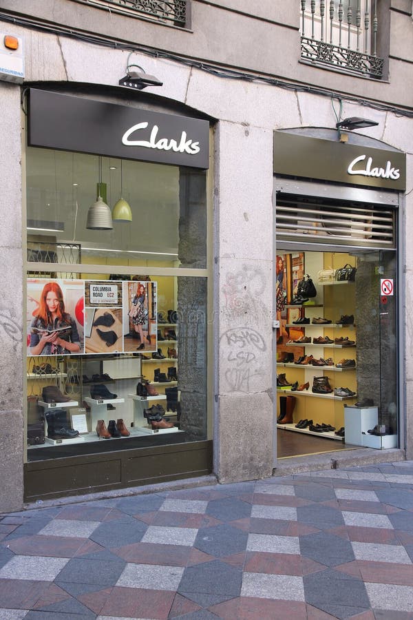 Magasin De Chaussures Clarks Photo stock éditorial - Image du chaussures, achats: 34925963