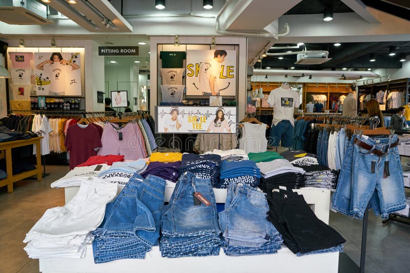 Magasin de Giordano à Séoul image libre de droits Magasin de Giordano à Séoul image libre de droits
