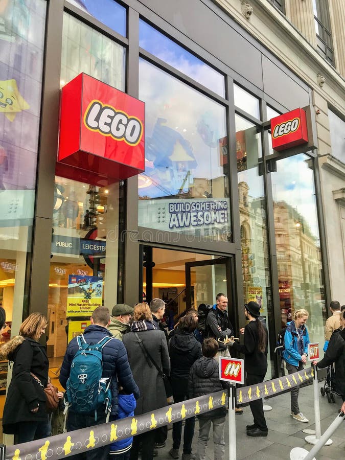 La File D'attente Au Magasin De Lego ? Londres Photo stock
