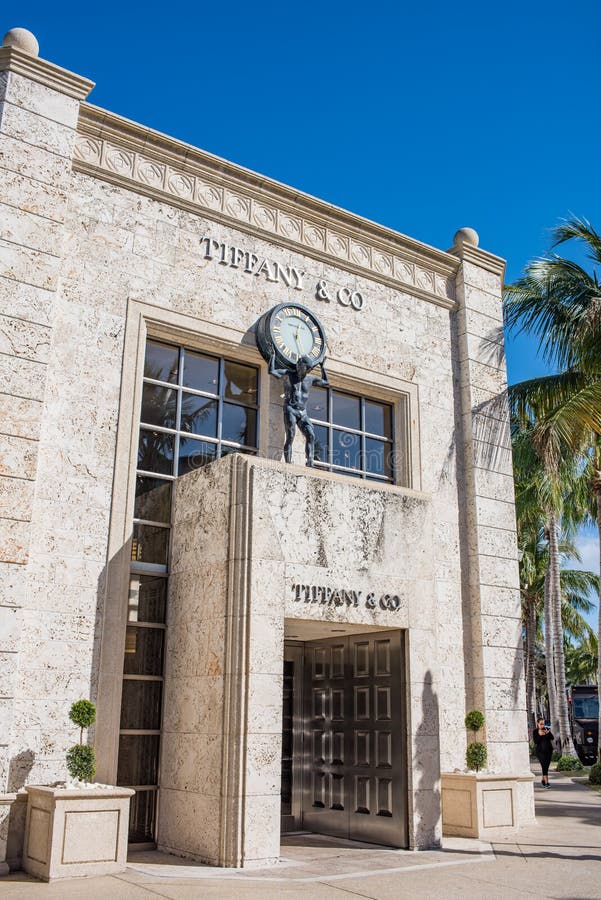 Palm Beach, Florida: December 6, 2017: Tiffany and Co store in Palm Beach, Florida. Tiffany and Co is a luxurious jewelry retailer. Palm Beach, Florida: December 6, 2017: Tiffany and Co store in Palm Beach, Florida. Tiffany and Co is a luxurious jewelry retailer.