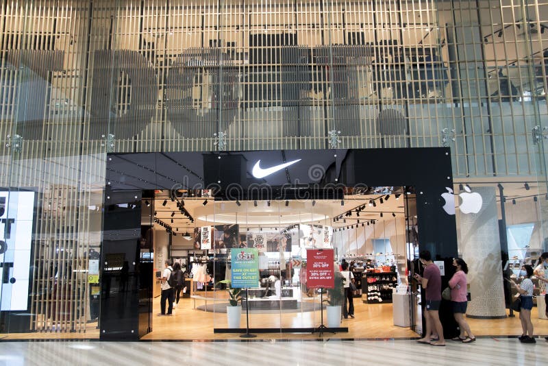 Nike Situé L'intérieur De L'aéroport De Changi Jewal à Singapour Image éditorial - Image du populaire, marchandises: 191648725