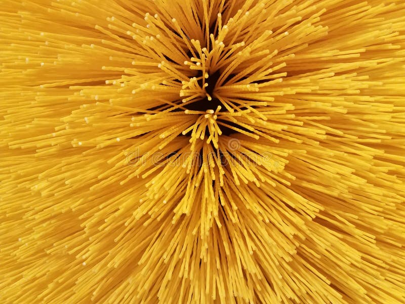 Magert hårt gult plast- material upp slutet som blickar som spagetti arkivbilder Magert hårt gult plast- material upp slutet som blickar som spagetti arkivbilder