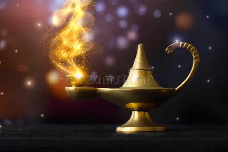 Magiczna Aladdin lampa z złoty glittery dymny nadchodzącym out; mak obrazy stock Magiczna Aladdin lampa z złoty glittery dymny nadchodzącym out; mak obrazy stock