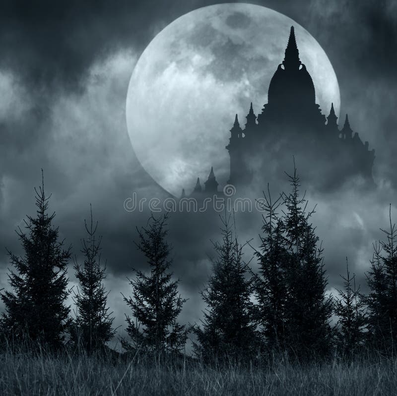 Magisch kasteelsilhouet over volle maan bij geheimzinnige nacht