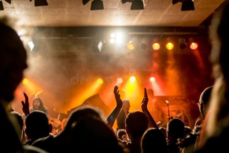 Magische Atmosphäre am Konzert lizenzfreie stockfotos Magische Atmosphäre am Konzert lizenzfreie stockfotos