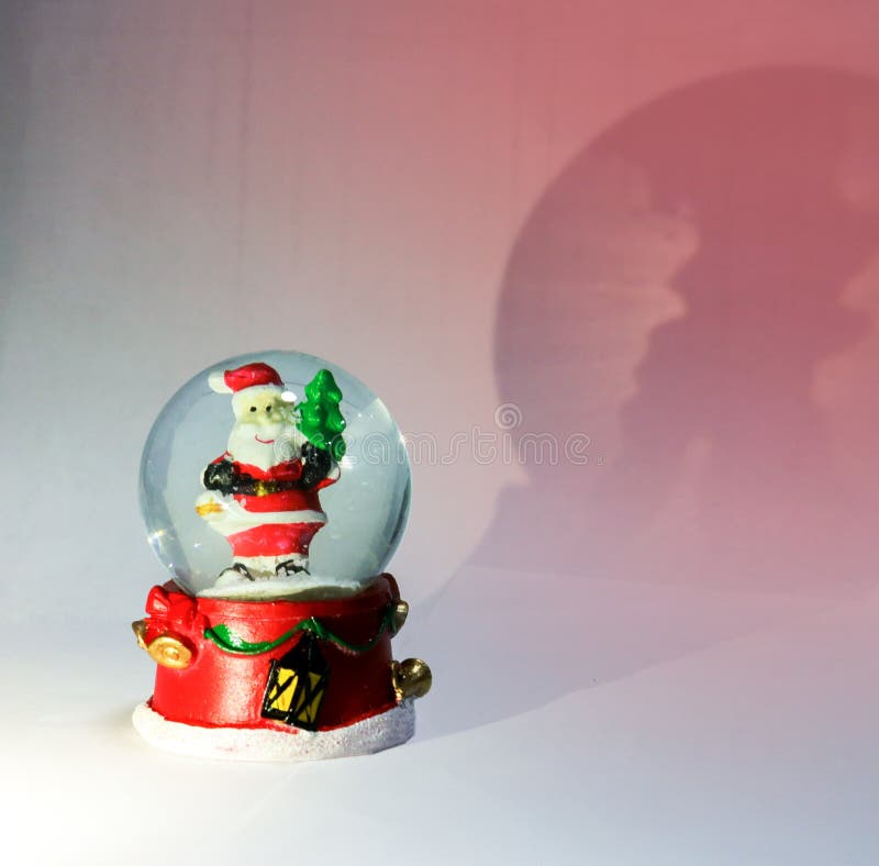 Magisk boll f?r jul royaltyfria foton Magisk boll f?r jul royaltyfria foton