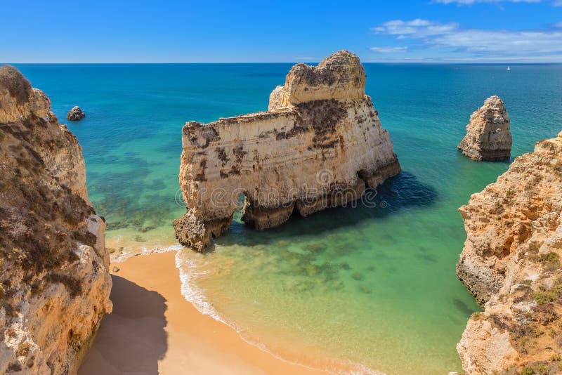 Magiska stränder av Portugal för turister Algarve royaltyfri fotografi Magiska stränder av Portugal för turister Algarve royaltyfri fotografi