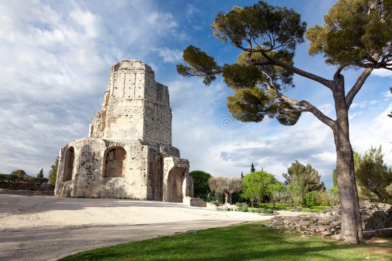 magne pomnikowa Nimes wycieczka turysyczna zdjęcie royalty free magne pomnikowa Nimes wycieczka turysyczna zdjęcie royalty free