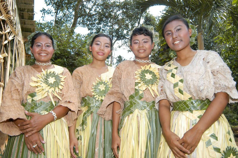 Pakaian Tradisional Orang Asli Di Malaysia / Mah Meri Cultural Village