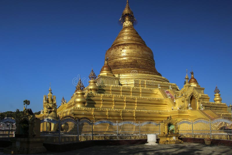 Maha Lokamarazein Pagoda, Mandalay, Myanmar Birmania immagini stock libere da diritti Maha Lokamarazein Pagoda, Mandalay, Myanmar Birmania immagini stock libere da diritti