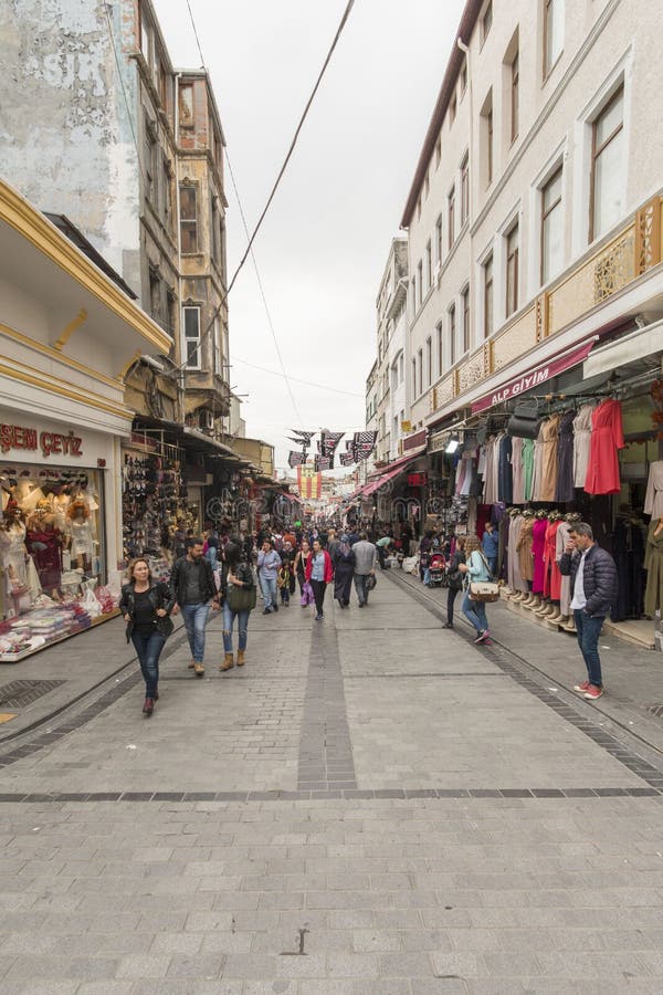 Mahmut Pasa bazaar στη Ιστανμπούλ στοκ εικόνα με δικαίωμα ελεύθερης χρήσης Mahmut Pasa bazaar στη Ιστανμπούλ στοκ εικόνα με δικαίωμα ελεύθερης χρήσης