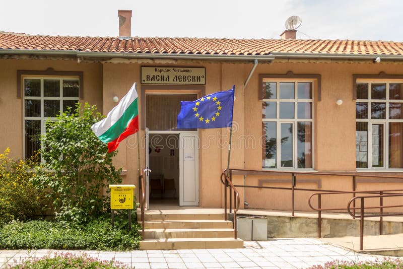 28. MAI 2019: Lokale kleine Dorfpost im Dorf von Dolishte, nahe Varna, Bulgarien lizenzfreies stockfoto 28. MAI 2019: Lokale kleine Dorfpost im Dorf von Dolishte, nahe Varna, Bulgarien lizenzfreies stockfoto