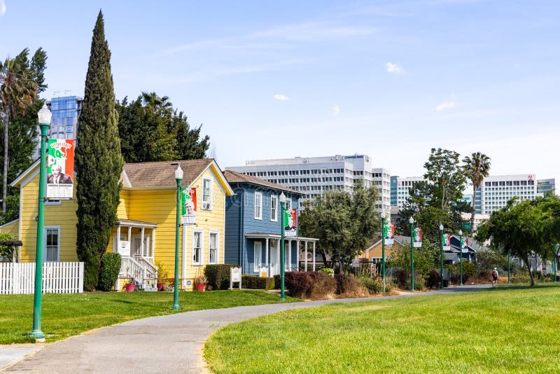 5. Mai 2019 San Jose/CA/USA - San Jose im Stadtzentrum gelegene Skyline, wie von der wenigen Italien-Nachbarschaft an einem sonni lizenzfreie stockfotografie 5. Mai 2019 San Jose/CA/USA - San Jose im Stadtzentrum gelegene Skyline, wie von der wenigen Italien-Nachbarschaft an einem sonni lizenzfreie stockfotografie