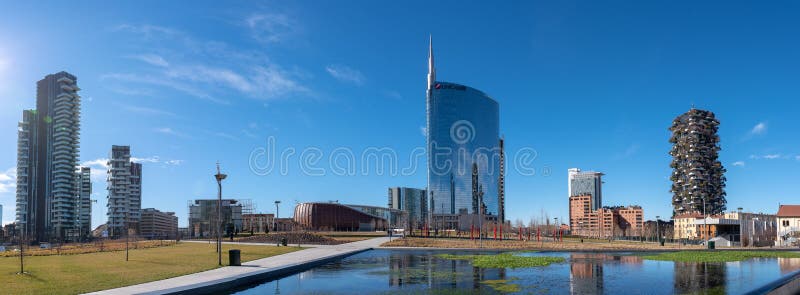 02/11/2019 Mailand, Italien: Skyline von Mailand, Ansicht des neuen Stadtparks, die Baumbibliothek