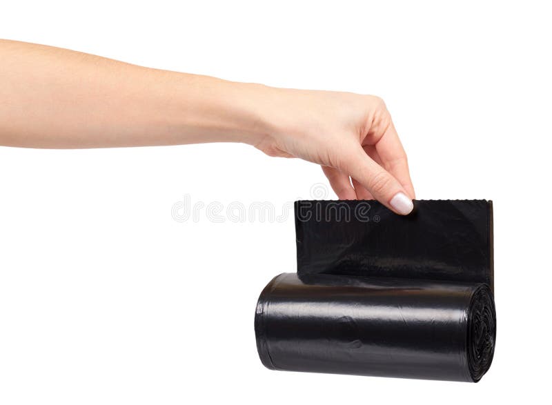 main avec le rouleau de sacs de déchets en plastique noirs pour des déchets images stock main avec le rouleau de sacs de déchets en plastique noirs pour des déchets images stock