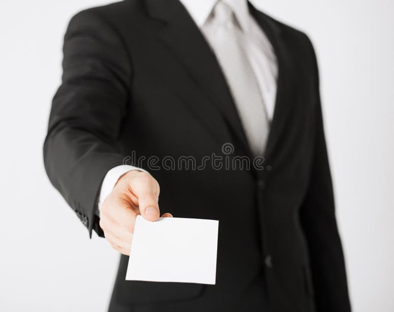 Main d'homme avec le papier blanc photographie stock libre de droits Main d'homme avec le papier blanc photographie stock libre de droits