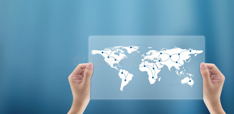 main d'homme d'affaires tenant la communication numérique globale de carte du monde photos libres de droits main d'homme d'affaires tenant la communication numérique globale de carte du monde photos libres de droits