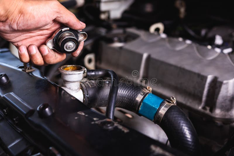 Radiateur De Voiture Pour Le Refroidissement De Moteur Photo stock - Image  du automobile, refroidissement: 128746738