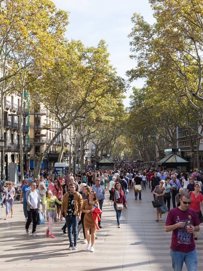 barcelona tourist street
