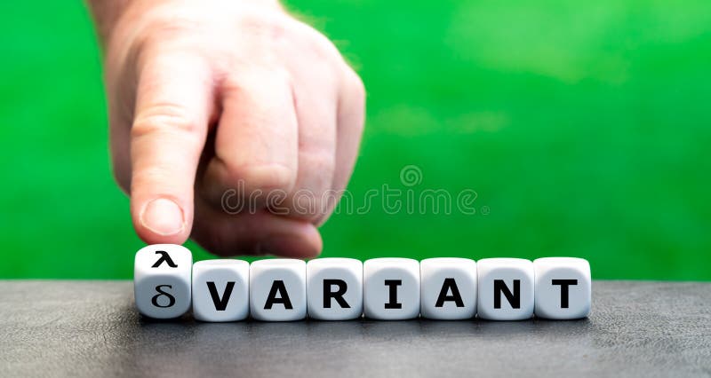 Main tourne les dés et change l'expression variante delta en variante lambda. photographie stock