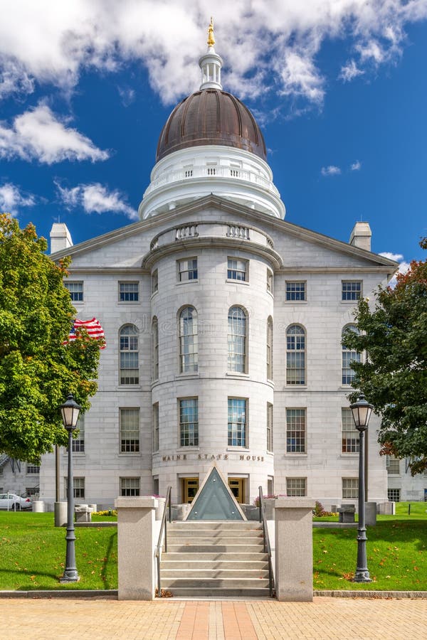 Maine State House, in Augusta, an einem sonnigen Tag lizenzfreies stockfoto Maine State House, in Augusta, an einem sonnigen Tag lizenzfreies stockfoto