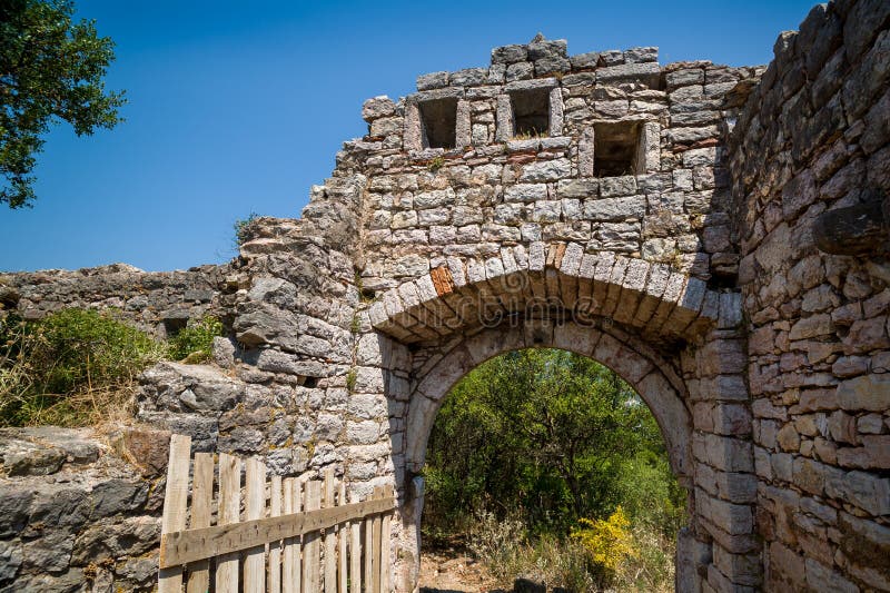 Maingate στο παλαιό φρούριο σε Sutomore, Μαυροβούνιο στοκ εικόνες Maingate στο παλαιό φρούριο σε Sutomore, Μαυροβούνιο στοκ εικόνες