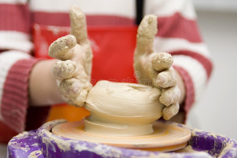 8 400+ Enfant Poterie Photos, taleaux et images libre de droits - iStock