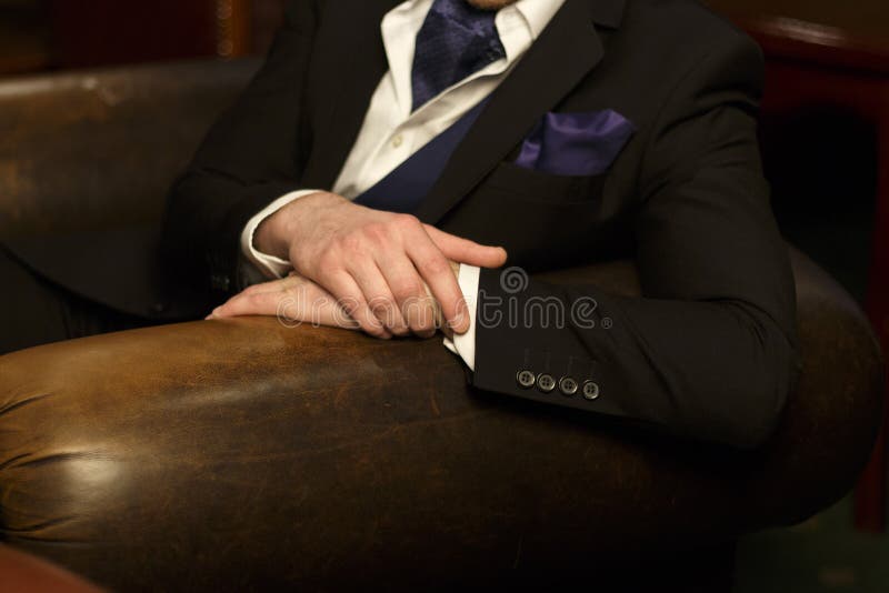 mains d'un homme dans un costume photo libre de droits mains d'un homme dans un costume photo libre de droits