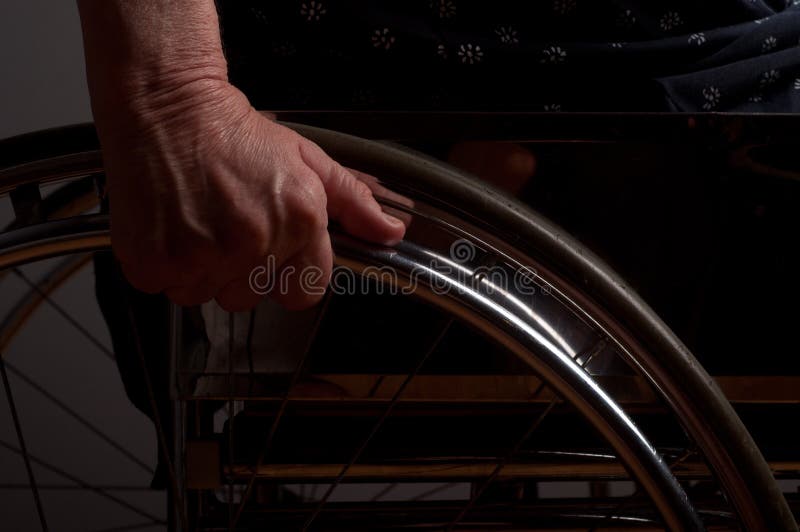 Mains supérieures dans le fauteuil roulant image stock Mains supérieures dans le fauteuil roulant image stock