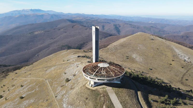 Maison commémorative du parti communiste bulgare à buzludzha pic bulgaria clips vidéos