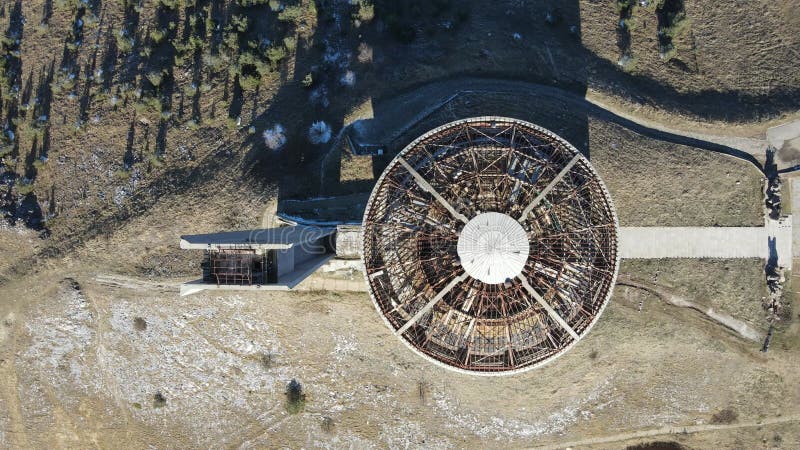 Maison commémorative du parti communiste bulgare à buzludzha pic bulgaria banque de vidéos